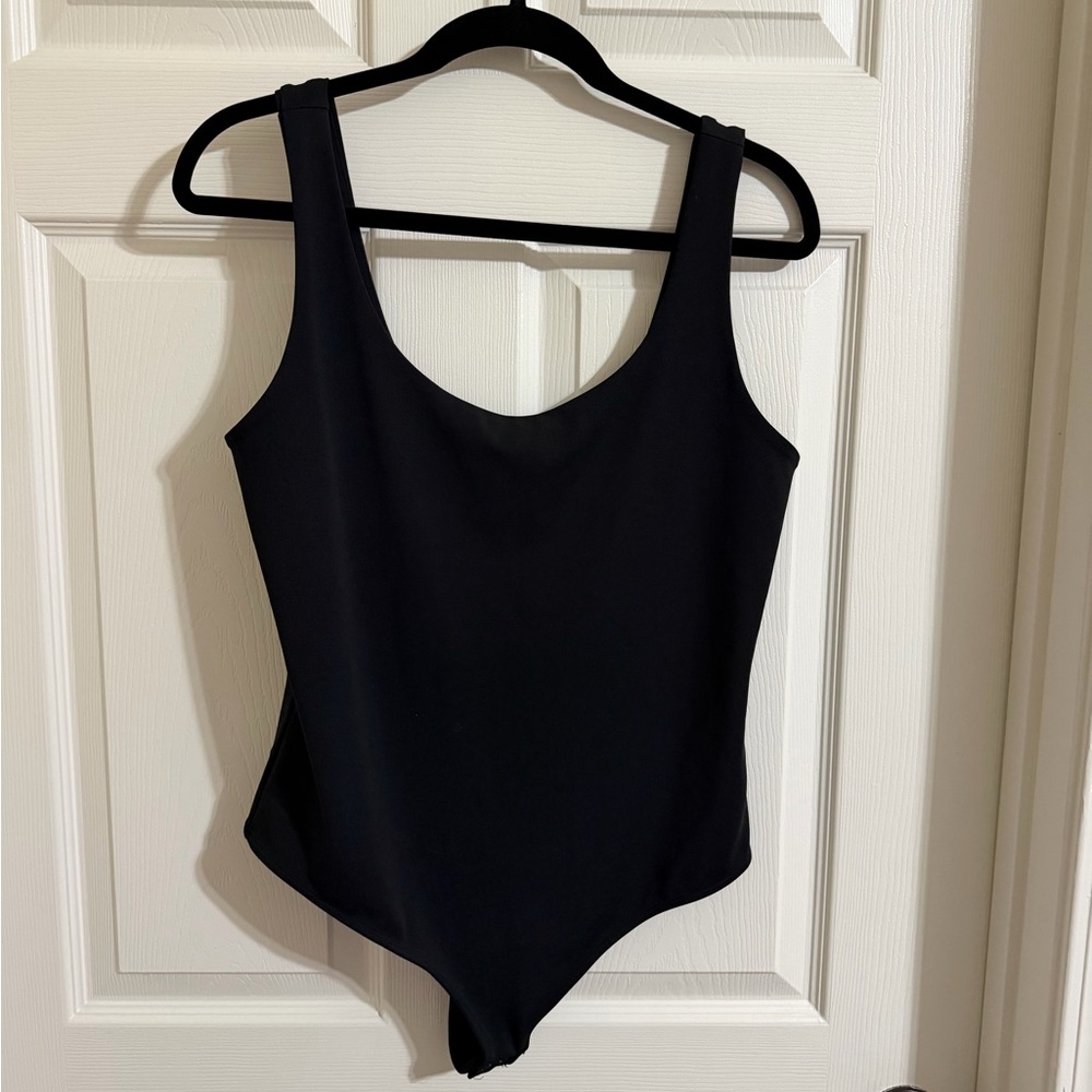 Express body contour scoop neck bodysuit